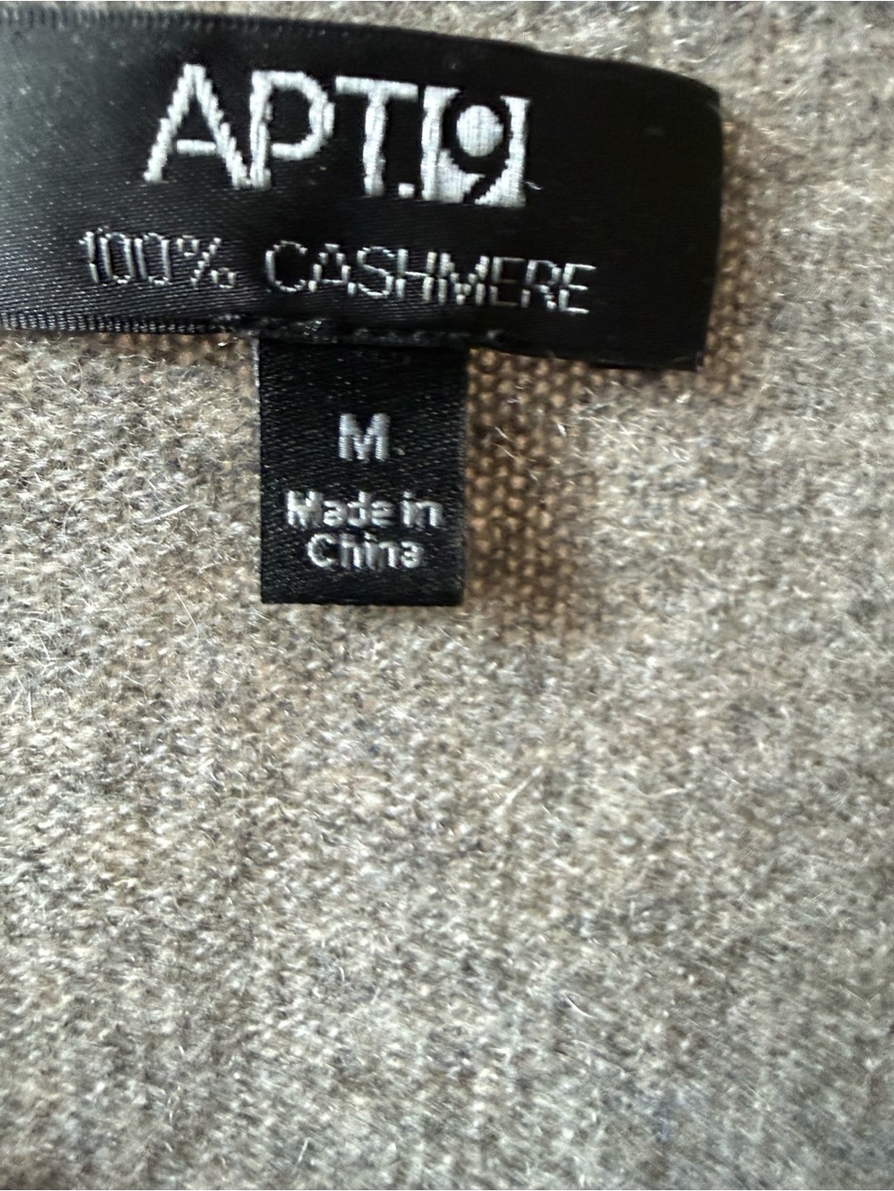 Cashmere Apt. 9 Gray Argyle Button-Front Cardigan with Beige Accents Y2K - Picture 9 of 13